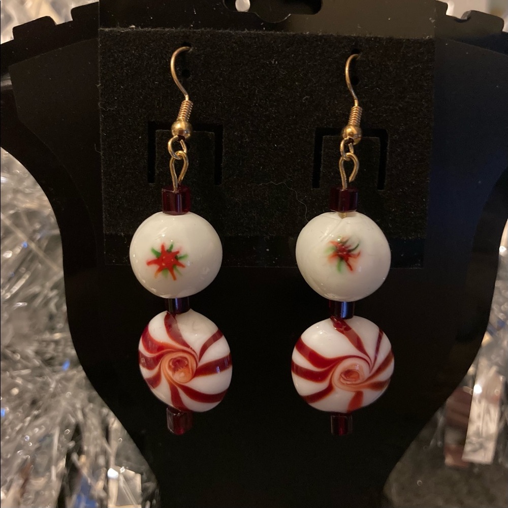 🆕HANDMADE EARRINGS WITH STRIPED PEPPERMINT (Glass Beads) & POINSETTIA DESIGN